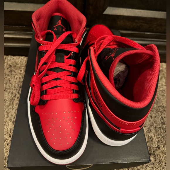 AIR JORDAN 1 MID (Black/Fire Red-White) - Picture 11 of 11